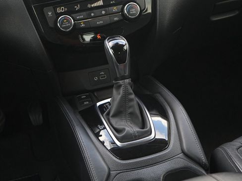 Used 2019 Nissan Rogue SL image 20