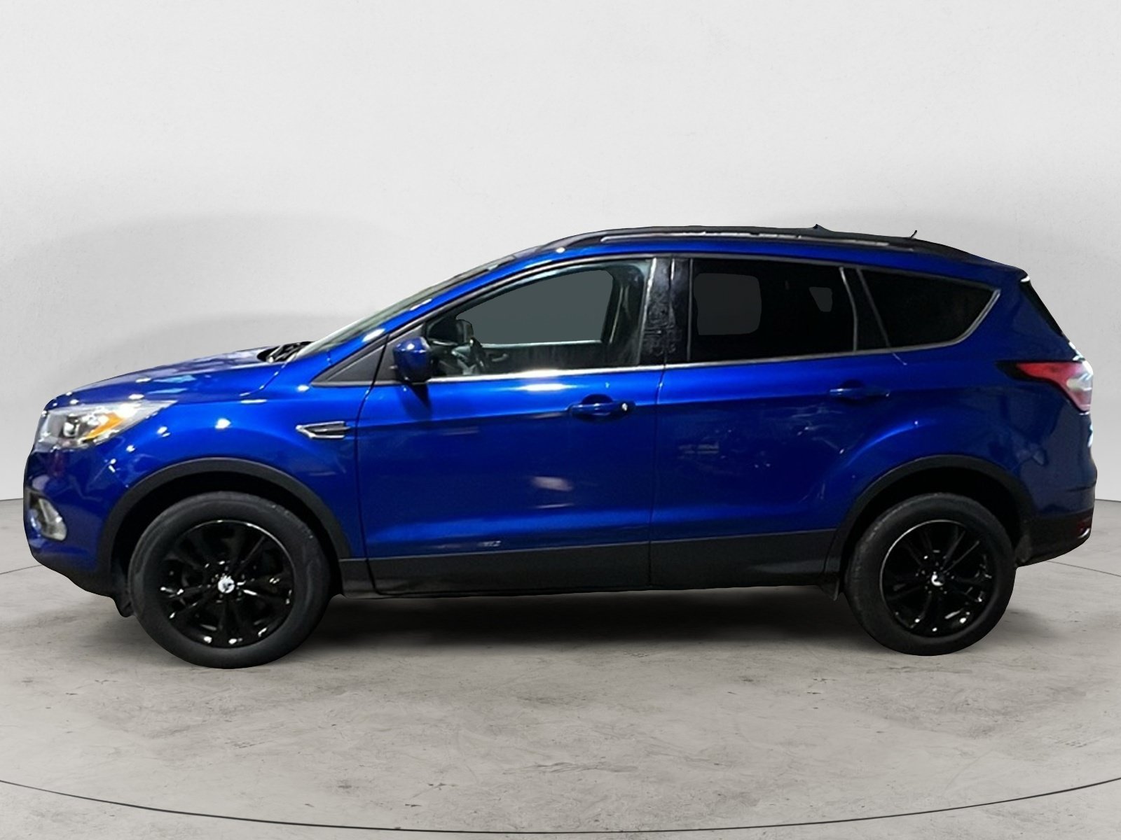 Used 2018 Ford Escape SEL w/ Ford Safe & Smart Package AWD/4WD image 3