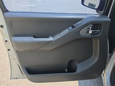 Used 2005 Nissan Frontier SE w/ (P01) Power Pkg RWD image 13