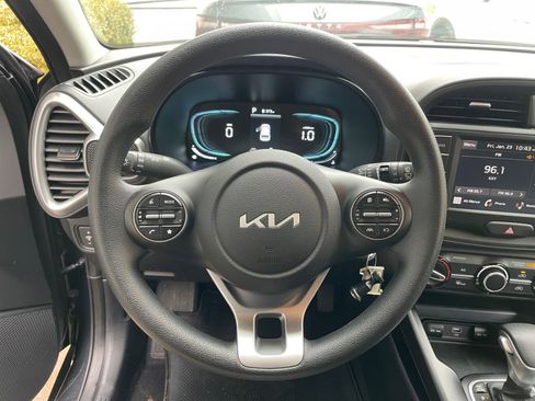 Used 2025 Kia Soul LX w/ LX Technology Package image 25