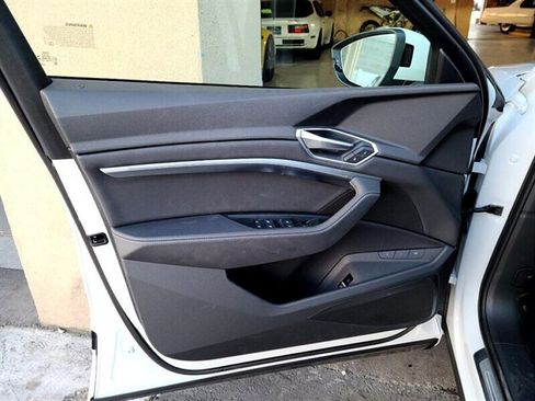 Used 2023 Audi e-tron Premium w/ Convenience Plus Package image 18