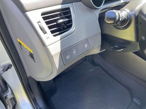 Used 2015 Hyundai Elantra SE w/ Option Group 02 FWD image 38