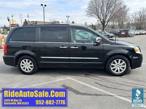 Used 2012 Chrysler Town & Country Touring-L w/ Entertainment Group #2 image 4