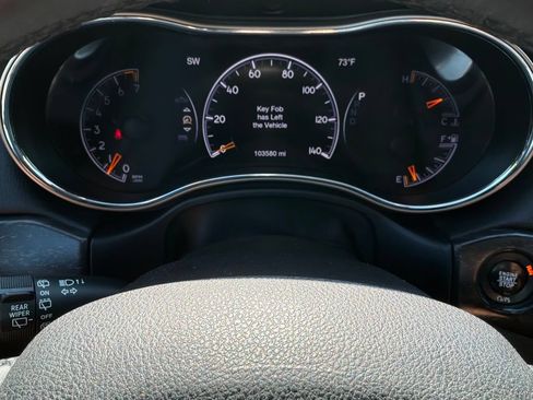 Used 2017 Jeep Grand Cherokee Laredo AWD/4WD image 23
