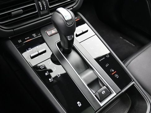 Certified 2026 Porsche Macan AWD/4WD image 21