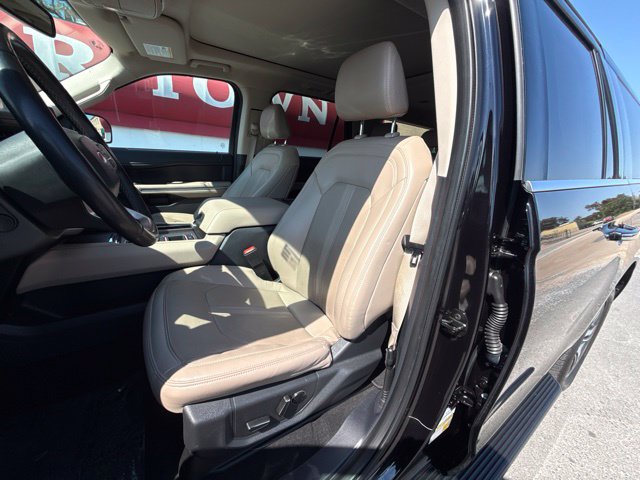 Used 2024 Ford Expedition Max Limited RWD image 5