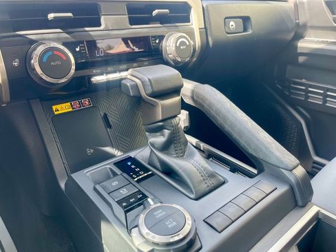 Used 2025 Toyota Tacoma SR5 AWD/4WD image 13