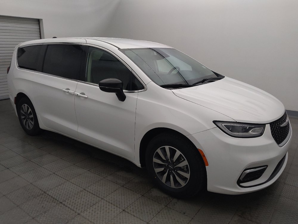 Used 2024 Chrysler Pacifica Limited FWD image 11