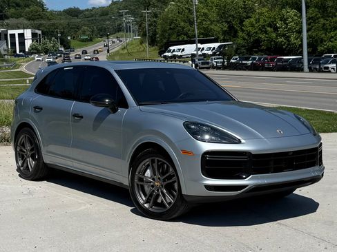 Used 2023 Porsche Cayenne Turbo AWD/4WD image 1