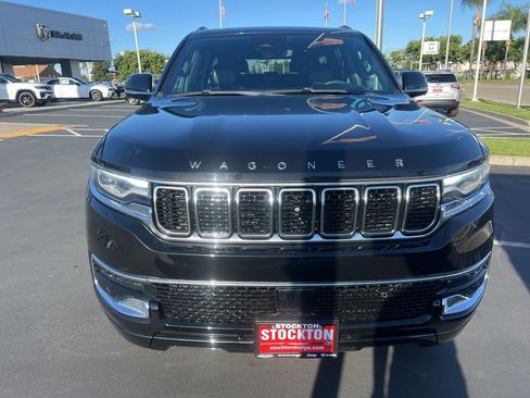 Used 2023 Jeep Wagoneer 4WD image 10