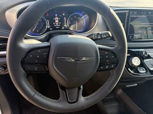 Certified 2023 Chrysler Pacifica Touring image 15