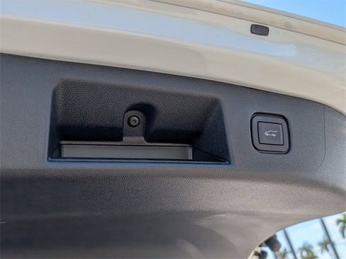 Used 2023 Chevrolet Silverado 1500 LT image 41