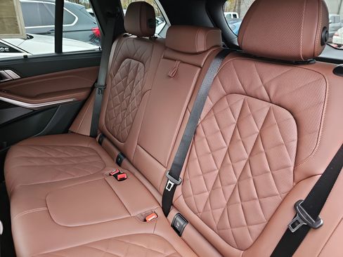 Used 2026 BMW X5 xDrive40i w/ Executive Package image 16