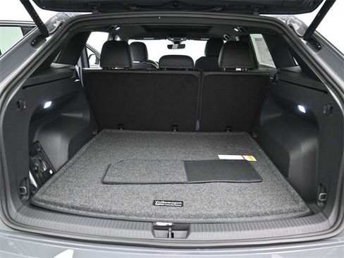 New 2026 Volkswagen Atlas Cross Sport SE image 12