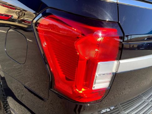 Used 2022 Ford Expedition XLT image 28