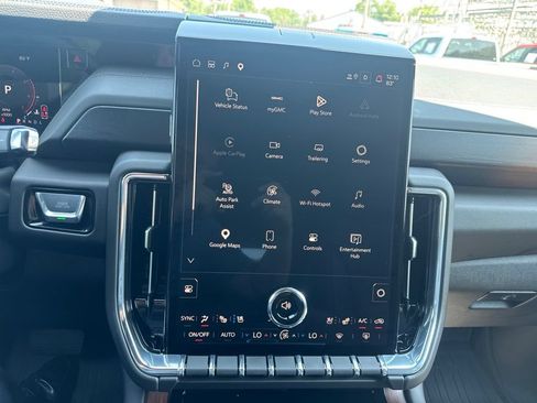 Used 2025 GMC Yukon Denali w/ Advanced Technology Package AWD/4WD image 42