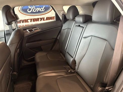 Used 2025 Kia Sportage EX image 19