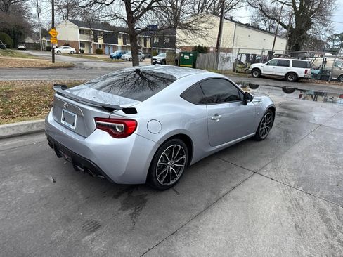 Used 2017 Toyota 86 image 4
