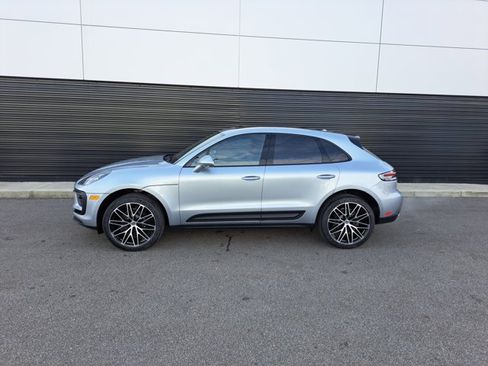 Used 2026 Porsche Macan AWD/4WD image 2
