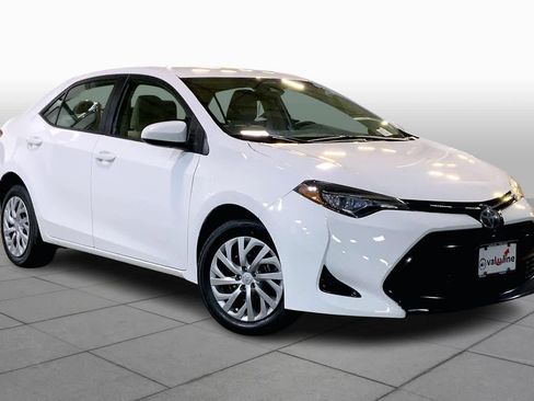 Used 2017 Toyota Corolla LE image 2