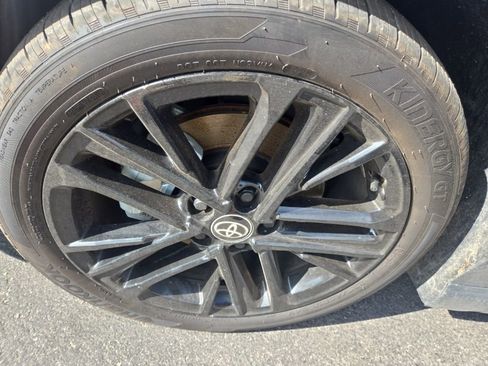 Used 2025 Toyota Camry SE w/ Convenience Package image 13