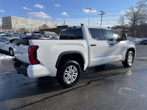 Used 2022 Toyota Tundra SR5 w/ SR5 Convenience Package image 8