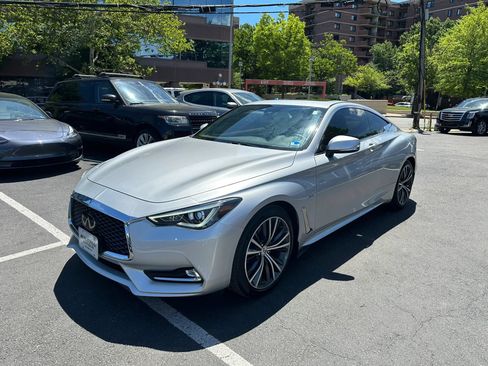 Used 2019 INFINITI Q60 3.0t Luxe w/ Essential Package AWD/4WD image 4