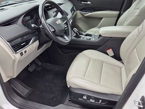Used 2023 Cadillac XT4 Premium Luxury w/ Enhanced Visibility Package FWD image 10