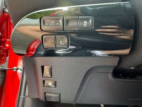 Used 2020 Toyota Prius Prime XLE FWD image 22