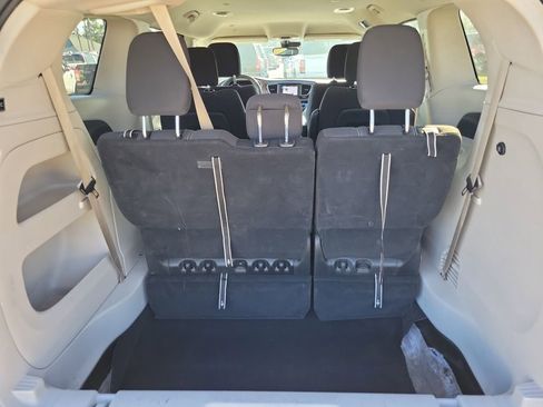 Used 2023 Chrysler Voyager LX FWD image 10