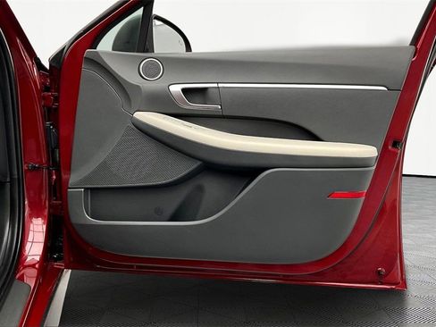 Used 2023 Hyundai Sonata SE image 24