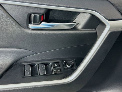 Used 2024 Toyota RAV4 SE w/ Convenience Package image 18