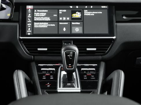 Used 2021 Porsche Cayenne Coupe image 13