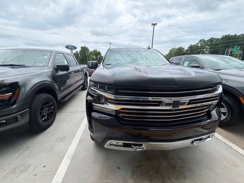 Used 2020 Chevrolet Silverado 1500 High Country w/ Technology Package AWD/4WD image 6