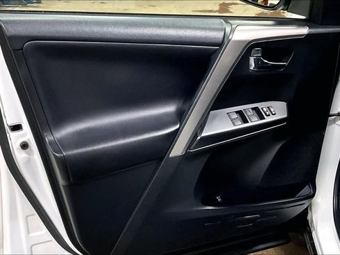Used 2016 Toyota RAV4 XLE image 20