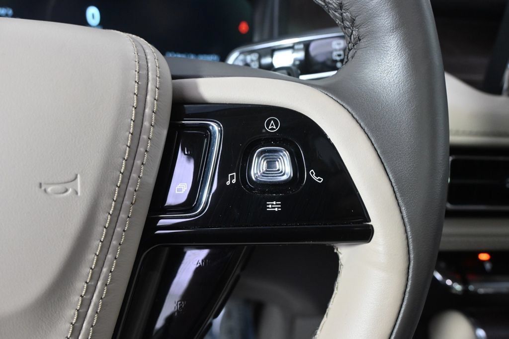 Used 2023 Lincoln Aviator Reserve w/ Equipment Group 201A AWD/4WD image 34