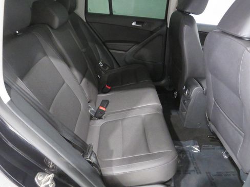 Used 2015 Volkswagen Tiguan SE image 9