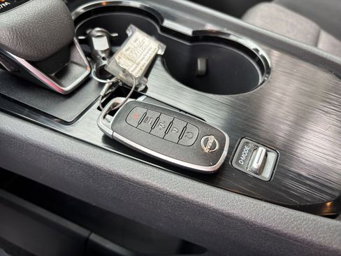 Used 2025 Nissan Rogue SV FWD image 20