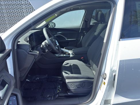 Used 2025 Audi Q5 Premium w/ Convenience Package image 15
