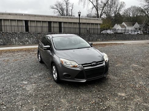 Used 2014 Ford Focus SE image 1