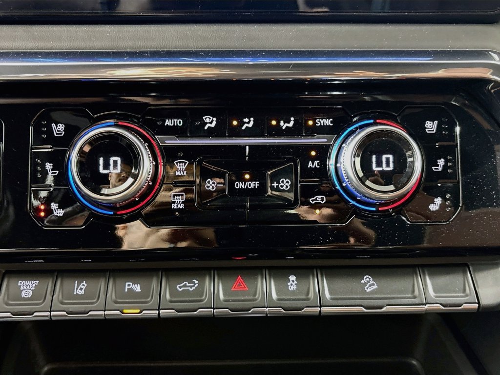 Certified 2025 GMC Sierra 3500 Denali Ultimate AWD/4WD image 19