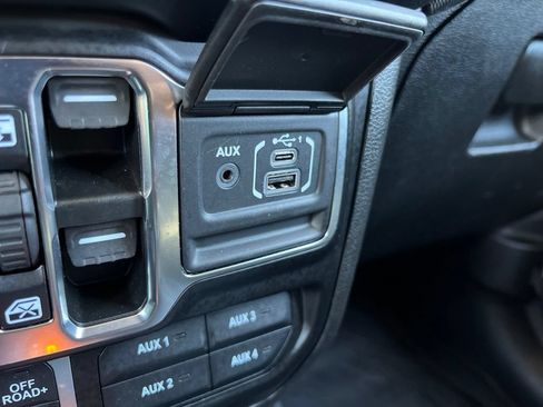 Used 2022 Jeep Gladiator Rubicon w/ Cold Weather Group AWD/4WD image 39
