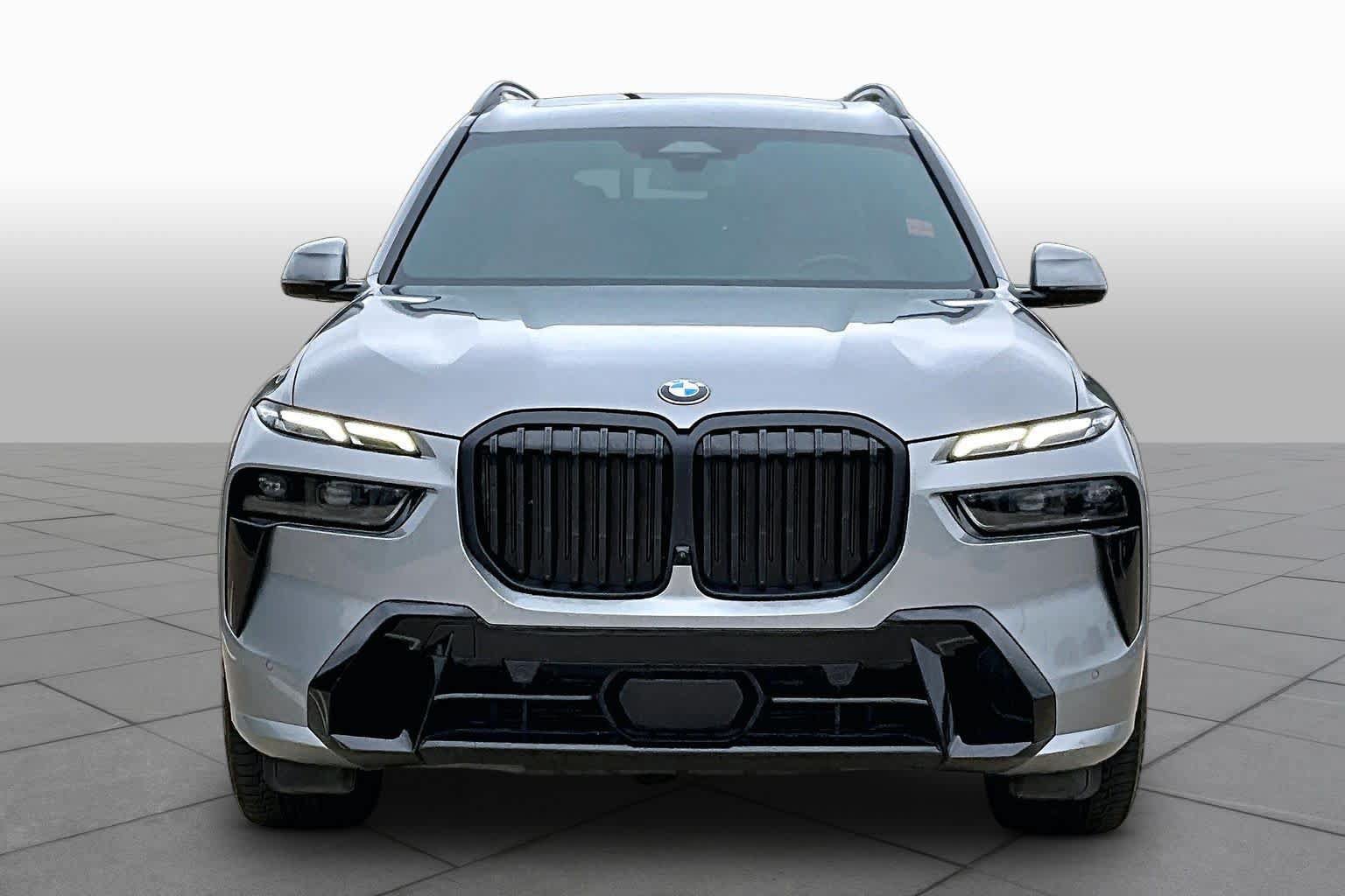 Used 2024 BMW X7 xDrive40i w/ M Sport Package AWD/4WD image 4