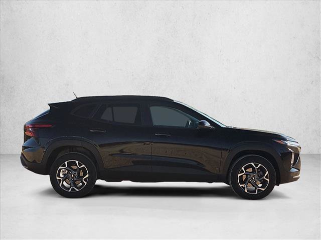 Used 2025 Chevrolet Trax LT FWD image 4