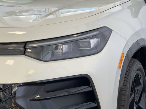 New 2026 Volkswagen Tiguan SE R-Line image 11