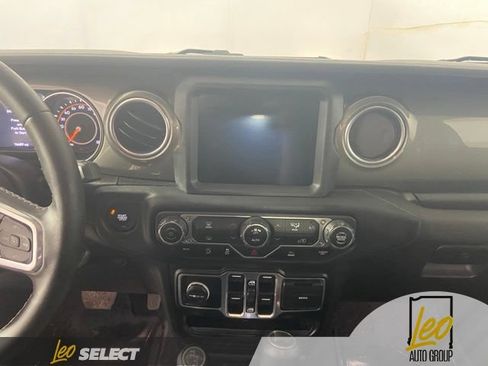 Used 2023 Jeep Wrangler Unlimited Sahara AWD/4WD image 10