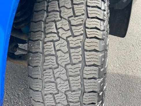 Used 2017 Toyota Tacoma TRD Sport w/ Tow Package (A/T) image 15