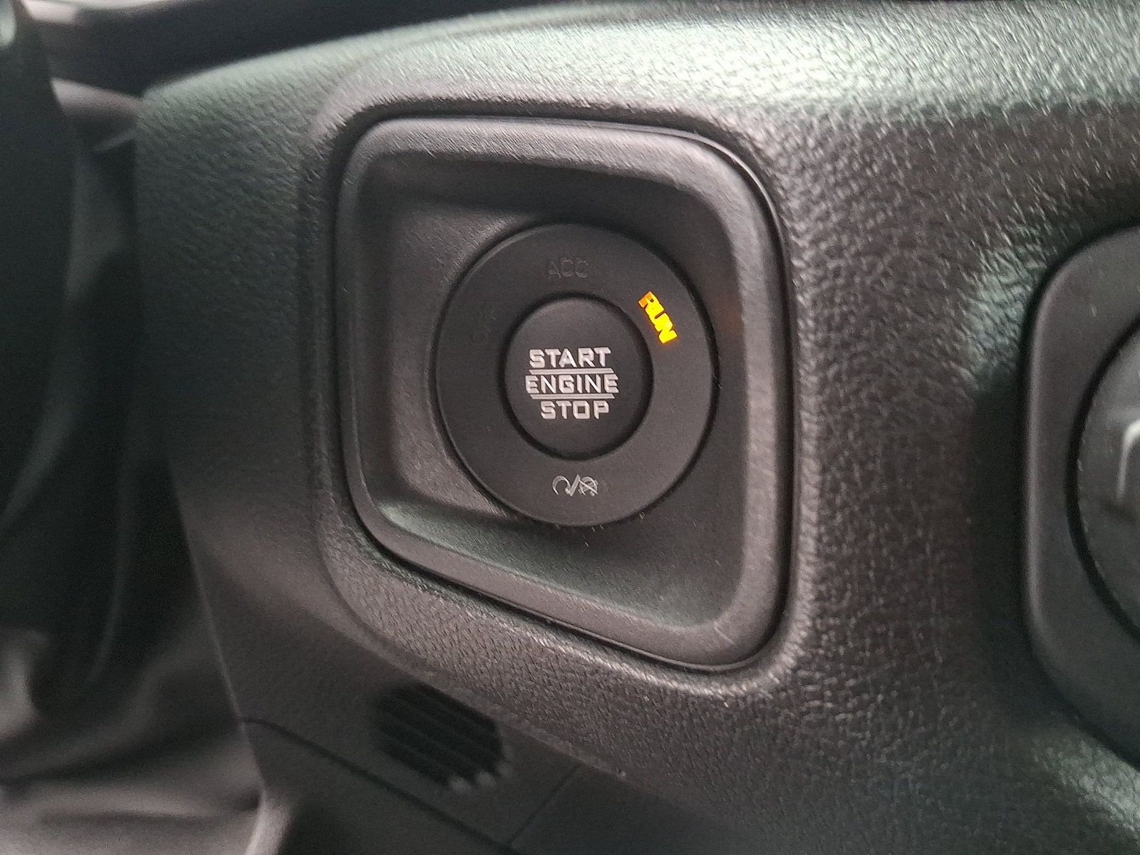 Used 2025 Jeep Gladiator Sport AWD/4WD image 25