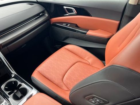 Certified 2024 Kia Carnival SX image 11