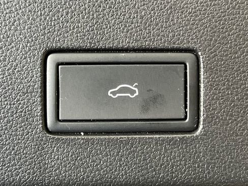 Used 2024 Volkswagen Atlas Cross Sport SE image 6